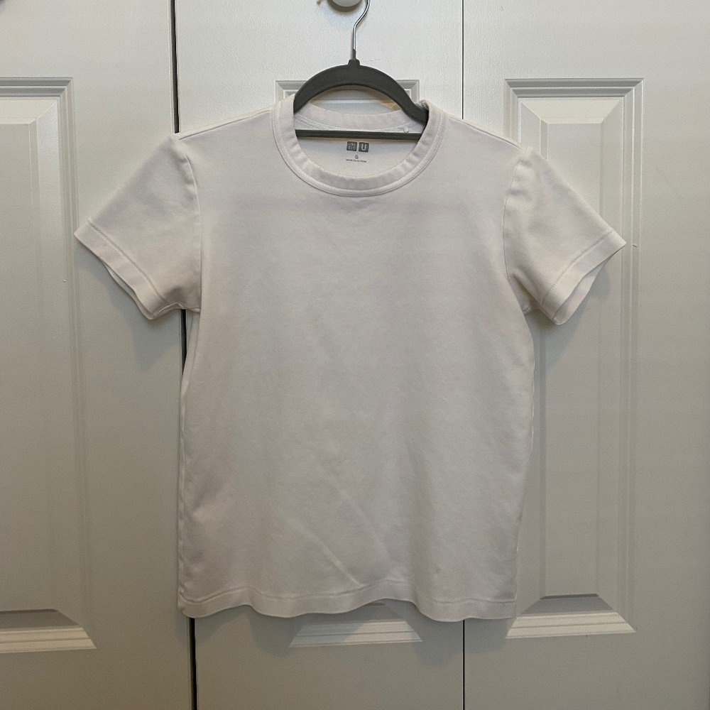 UNIQLO WHITE T-SHIRT